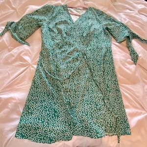Ditsy White + Green Wrap Dress 🤍NWOT💚 (bundle)